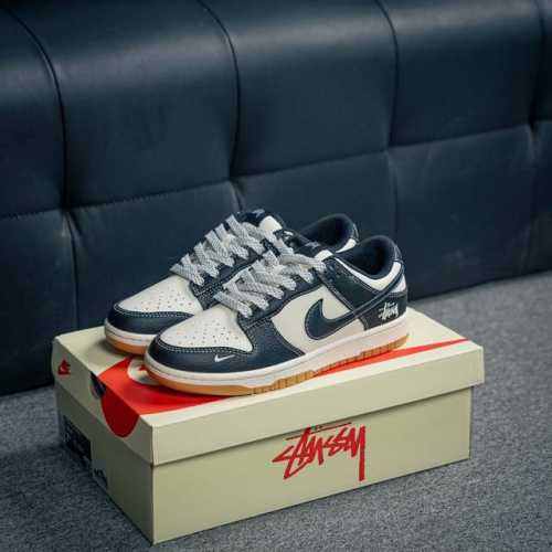 核心私 Nike Dunk 全套原楦原模倾力打造完美版型 独家原厂航空铝磨具打磨大底 鞋头坡度极致还原 无解鞋型 原盒原配 圈内天花板工艺 原厂冲刀 超高清洁度