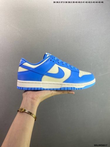 公司级Nike Dunk Low 大学蓝 此款以简约大方的造型设计 给人以随性休闲的时尚格调 穿着舒适轻便 运动灵活自如 满足日常个性穿搭 货号: Dv0833