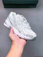200 new Balance Nb740 英产 轻便复古休闲运动跑步鞋 全鞋身以网格布作为基地，在细节部分以皮革作为辅助添加，流线感很强。外形和New Bal
