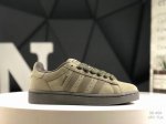 真标带半码 阿迪达斯 Ad Originals Campus 00S 学院系列面包风复古休闲运动板鞋 鞋款以经典复古鞋型 Campus 为蓝本打造全新面包鞋，鞋