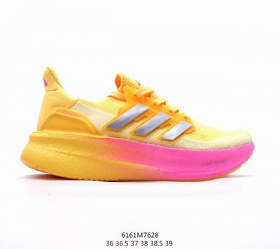 公司级真标真爆 阿迪达斯adidas Ultraboost Light 全掌爆米花休闲运动跑鞋。采用网材搭配反光皮革鞋面，配上stretchweb网格外底和bo