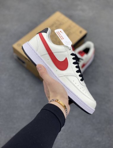 超级福利 核心特价 长期补货 Nike Court Borough 低帮百搭透气休闲运动板鞋男女鞋 经典耐用的设计，兼顾舒适脚感和出众风范，演绎匠心之作。结构性