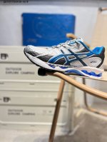 220 Asics Gel-Nimbus 10.1亚瑟士经典跑鞋 如今机能风和户外风吹得正劲，便是主打“Urban Outdoor机能越野风格”，城市和户外场景