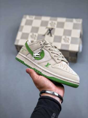 Lv X Nike Dunk Low 绿野仙踪此款主张打破传统的工业化流水线设计限制，以made By Ideas的超级创意为理念，集结众多潮流设计师，结合时下 - 点击图像关闭