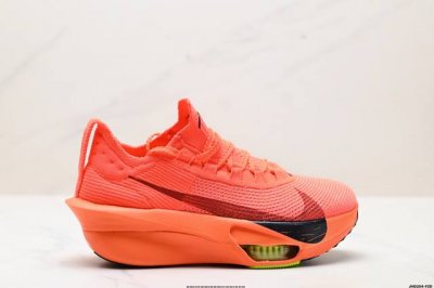 公司级新品发布 Nike Air Zoom Alphafly Next%3 proto整体采用前作的设计语言 并且对后者的细节进行升级 马拉松和长距离路跑的性能