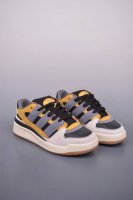 Adidas Originals Forum 0 Cl 三叶草低帮 复古潮流休闲面包鞋 生生不息的经典之作 短绒麂皮面料 质感满满 加厚了中底 提供出色的缓震性