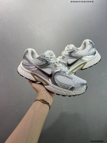 nk V5 Rnr系列 白棕 复古Y3K风格舒适百搭跑步鞋 融合了复古与现代设计元素 轻量化设计 鞋面采用透气网眼材料 搭配轻质泡沫中底 缓震舒适 适合日常通勤