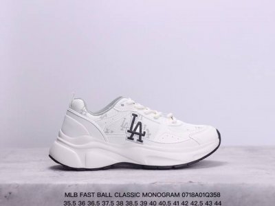 Mlb Fast Ball Classic Monogram 纽约洋基队 明星上脚，复古银色强势回归以液态银质感展现出独立自信的态度，将金属元素融入日常穿搭，展
