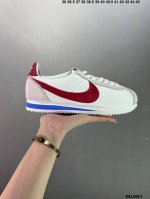 原楦开发版型#斜纹过胶工艺 耐克Nike Classic Cortez 经典阿甘休闲跑步鞋。纯粹而执着的精神，使得Cortez种在了一代人的心里，无论是否喜欢它