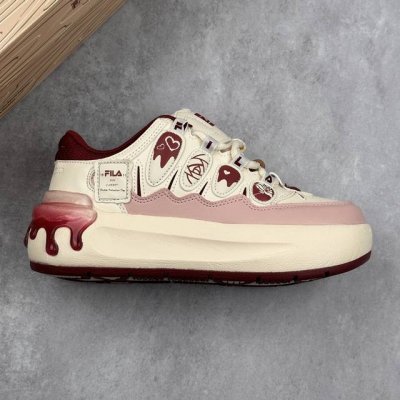 本地 核心私 Fila Carrot 2 斐乐萝卜鞋2.0 经典百搭休闲 防滑减震耐磨低帮板鞋 传承了 Fila 的百年基因，融入年轻运动及潮流文化，成为引领变