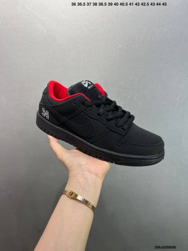 nike Dunk Sb Low 定制配色 定制Dunk Sb顾名思义，具有经典的Dunk血缘，又注入了更多的时尚元素。相较于普通的Dunk滑板鞋，改良版的Du