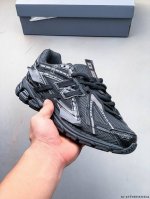 new Balance M1906Ri Nb宝藏老爹鞋款，复古元素叠加，质感超级棒，楦版型材料细节做工精细，货如实拍图 作为Nb最经典的档案鞋型之一，与 2一样