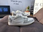耐克 Air Jordan 1 *巴宝莉Burberry联名,设计师Diy高端定制米白搭配浅棕时尚配色 采用柔软皮革面料带来超高舒适度体验的同时兼备百搭效果 货
