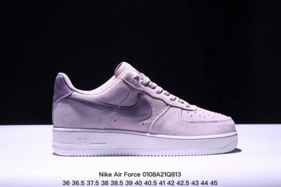真标耐克nike Air Force 7Lvb空军一号低帮百搭休闲运动板鞋。柔软、弹性十足的缓震性能和出色的中底设计，横跨复古与现代的外型结合，造就出风靡全球三