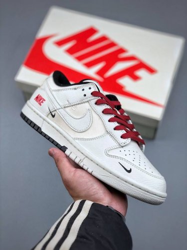 Nike Sb Dunk Low X Supreme 白黑三小钩纯原大厂出品 极力推荐原装头层材料 独家版型蒸餾加工帶來的是更好的视觉和脚感体验大厂纯原品质出货