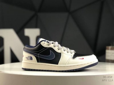 公司级带半码Gucci X Air Jordan 1 Low 此款主张打破传统的工业化流水线设计限制，以Made By Ideas的超级创意为理念，集结众多潮流