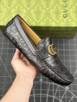 本地 核心私 Gucci 古驰今年最新款豆豆皮鞋 香港-官方专柜同步 全品相 顶级进口材料 极为亲肤舒适 摸上去非常的细腻 版型上很正 进口牛皮+真皮内里+几何