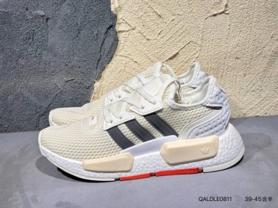 新品上市实拍公司级真标半码制 阿迪达斯Adidasnmd_R1 3M反光弹力针织面爆米花缓震男女士时尚舒适缓震运动鞋跑步鞋 。采用时髦廓形 以抢眼外形诠释经典细