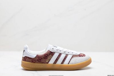 真标Gucci X Adidas Originals Gazelle Indoor 三叶草休闲防滑耐磨低帮板鞋 官方货号:726487 Aaa43 9547 尺
