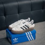 核心私 Adidas Gazelle Bold W 三叶草复古防滑耐磨低帮板鞋 鞋款采用柔软的绒面革和耐用的皮革衬里融合在橡胶外底上 货号：Hq6893 尺码：
