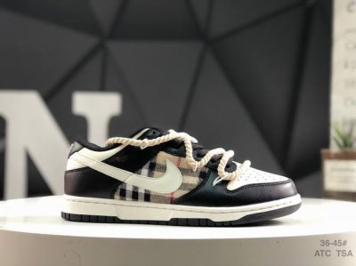 210 Nike Dunk Low 此款鞋采用近几年比较流行的版型设计，外观时尚大气。鞋底采用耐磨的材质，穿上它，让您在平时生活和工作中都会感觉到舒适的体验。