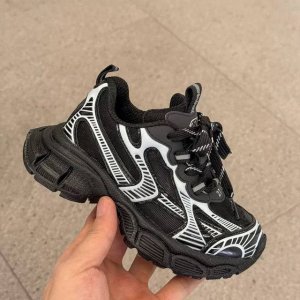 新色 巴黎新款网纱儿童魔术贴老爹鞋 Size：26-37码 经典巴黎世家老爹鞋 网纱设计，透气又舒适 魔术贴设计，穿脱方便
