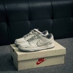 核心私 Nike Dunk 全套原楦原模倾力打造完美版型 独家原厂航空铝磨具打磨大底 鞋头坡度极致还原 无解鞋型 原盒原配 圈内天花板工艺 原厂冲刀 超高清洁度