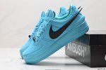 真标Ambush X Nk Air Force 1‘07 Low Sp 空军一号联名标志性的Swoosh延伸至鞋跟之外 鞋舌和鞋垫上印有Ambush品牌标志 整