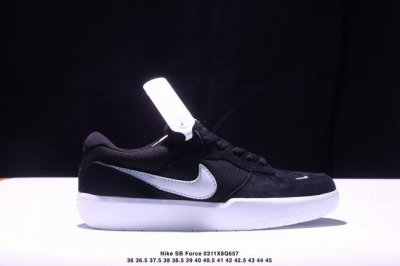 110 真标耐克Nike Sb Force 58是一款将前沿创新带入街头的单品，它具有硫化杯底，具有出色的耐用性和灵活性。使用帆布和绒面革，在饰面上放置通风口，