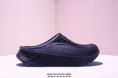 Hoka One One Bubble Crush Clog 夏季舒适防滑耐磨圆头拖鞋 Farfetch Eva发泡材质沙滩鞋 洞洞鞋 Size:39-46码