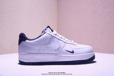 Nike 耐克 男女鞋真标半码制，升级原楦原纸版数据开发版型，采用硬质牛剖革鞋面材质，内置全掌Air Sole气垫官方新色，耐克Nike Air Force 1