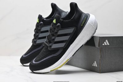 公司级阿迪达斯Adidas Ultraboost Light 耐磨缓震休闲运动跑鞋 采用网材搭配反光皮革鞋面 配上Stretchweb网格外底 提供非凡穿着体验