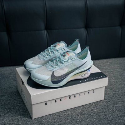 核心私 nike Zoomx Vaporfly Next% 4耐克 轻量化 网面透气运动鞋 这款新一代最强跑鞋在鞋面和鞋底都进行了全方位升级鞋面使用了全新 Va