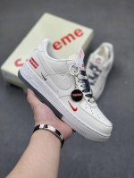 海外限量发售！公司级nike Air Force 1 '07 Low “Supreme联名--白灰双拼”空军一号 低帮 运动鞋 休闲鞋 折边针车 工艺难度大 原