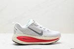 公司级Nike Vomero 18 耐克 舒适减震防滑 低帮跑步鞋 全掌Reactx泡绵中底 前掌和后跟还配备了Air Zoom气垫单元 据说跑起来更快更舒适哦