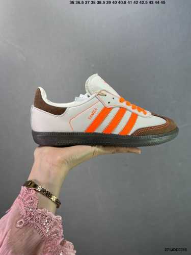 130 adidas Samba Og 三叶草 性价比天花板 先行尝鲜版 桑巴纪念日系列 区别市面假皮革通货 adidas 近70年的经典Samba Og 原装