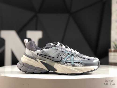 160 耐克Nike V2K Run新款百搭休闲跑步鞋 复古风潮 网面透气 紧致的鞋面材质提供良好的包裹性 鞋侧 Swoosh以及鞋头部分搭配增添不少亮点的镀铬