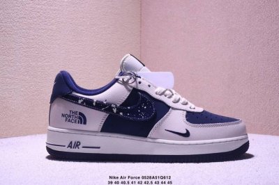 公司级耐克Nike Air Force 1 07空军一号低帮百搭休闲运动板鞋 柔软 弹性十足的缓震性能和出色的中底设计 横跨复古与现代的外型结合 造就出风靡全球
