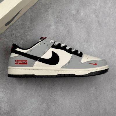 本地 核心私 Nike Sb Dunk Low Retro X Supreme 联名 米灰黑钩 低帮休闲运动板鞋 原装头层材料 独家版型蒸餾加工 帶來的是更好的
