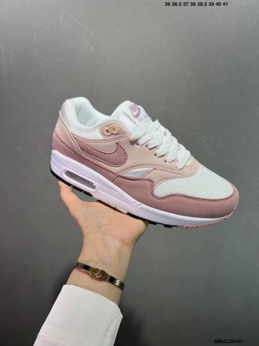 公司级耐克 Nike Air Max1 Sp混合科技 透气后掌半气垫慢跑鞋 兼具非凡优质外观和出色穿着体验！性能出众的一双透气鞋面后置半掌气垫运动鞋。货号：Dc