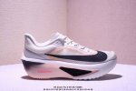 Nk Zoom Fly 6超轻跑步鞋 React 泡棉搭配碳纤维板 中底采用React技术 轻盈耐穿泡绵打造 跑步体验非常舒适 官方货号: En8454 102