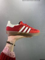 120 adlidas Originals Gazelle Indoor ”这款阿迪达斯运动鞋是 1979年 Gazelle Indoor 运动鞋的复兴，柔软的