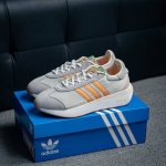 180 核心私 Adidas Originals Gazelle Indoor 三叶草复古防滑耐磨低帮板鞋 鞋款采用柔软的绒面革和耐用的皮革衬里融合在橡胶外底上