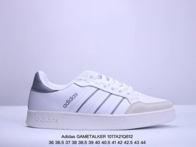 Adidas Gametalker 阿迪三叶草时尚潮流板鞋 绒面麂皮防滑耐磨轻便低帮板鞋 整双鞋以传统的低帮呈现的清新造型 鞋头优先头层反毛皮 中底选择了与德训