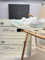 Air Jordan Legacy 312 乔丹篮球鞋系列 号称 “最强三合一” 的 Jordan Legacy 312，自然有着杂交结合的设计，它的名字就展现