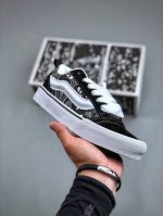 Vans Classics Knu Skool 面包鞋 黑白腰果花面包鞋 Imran Potato与vans联名超火的土豆鞋，复古经典，鞋头放大、包边上移加厚、