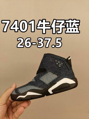 乔6魔术贴儿童篮球鞋 皮面上脚很轻便柔软，宽边魔术贴可以保护脚踝不受伤 拼色设计，脚踝高帮设计，魔术贴开合，穿脱很方便！鞋身皮面，抵御寒冷也很好也非常好