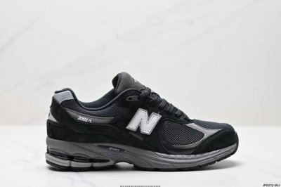 公司级New Balance 2002R 复古单品 热门复古鞋型New Balance 2002R，近日又曝出一款全新配色并释出官图。整双鞋采用棕色和米色主打，