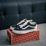 核心私 Vans 和平鸽系列！ Vans Buzz Old Skool 和平鸽 经典黑白帆布拼接低帮运动板鞋 货号：Vn000Cr5Bpb1 尺码：35 36