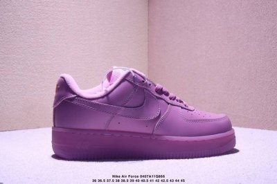 耐克Nike Air Force 1 Low 空军一号 Af1 冰蓝 骨白 低帮百搭休闲运动板鞋。柔软、弹性十足的缓震性能和出色的中底设计，横跨复古与现代的外型